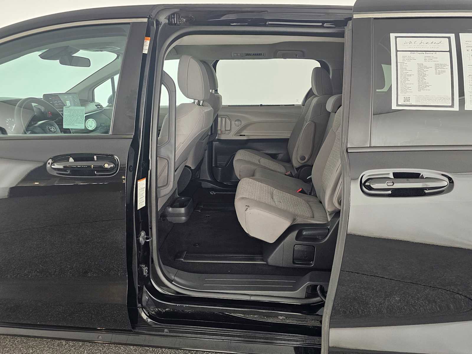 Used 2024 Toyota Sienna LE image 17