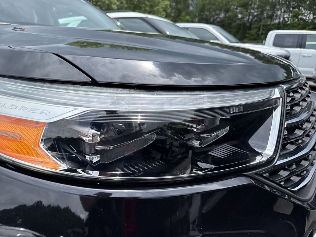 Used 2022 Ford Explorer XLT RWD image 2