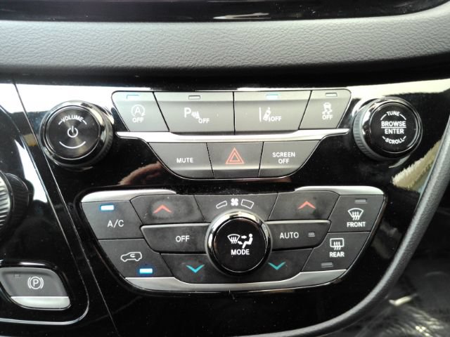 Used 2025 Chrysler Pacifica Select FWD image 52