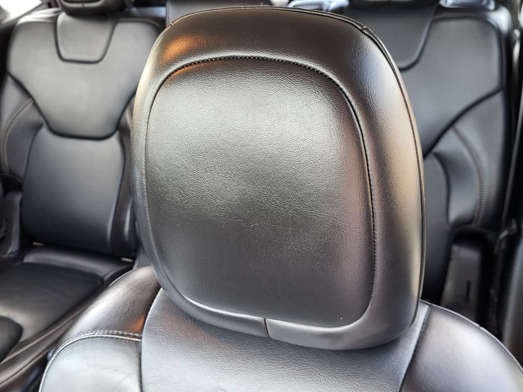Used 2016 Jeep Cherokee Limited AWD/4WD image 6