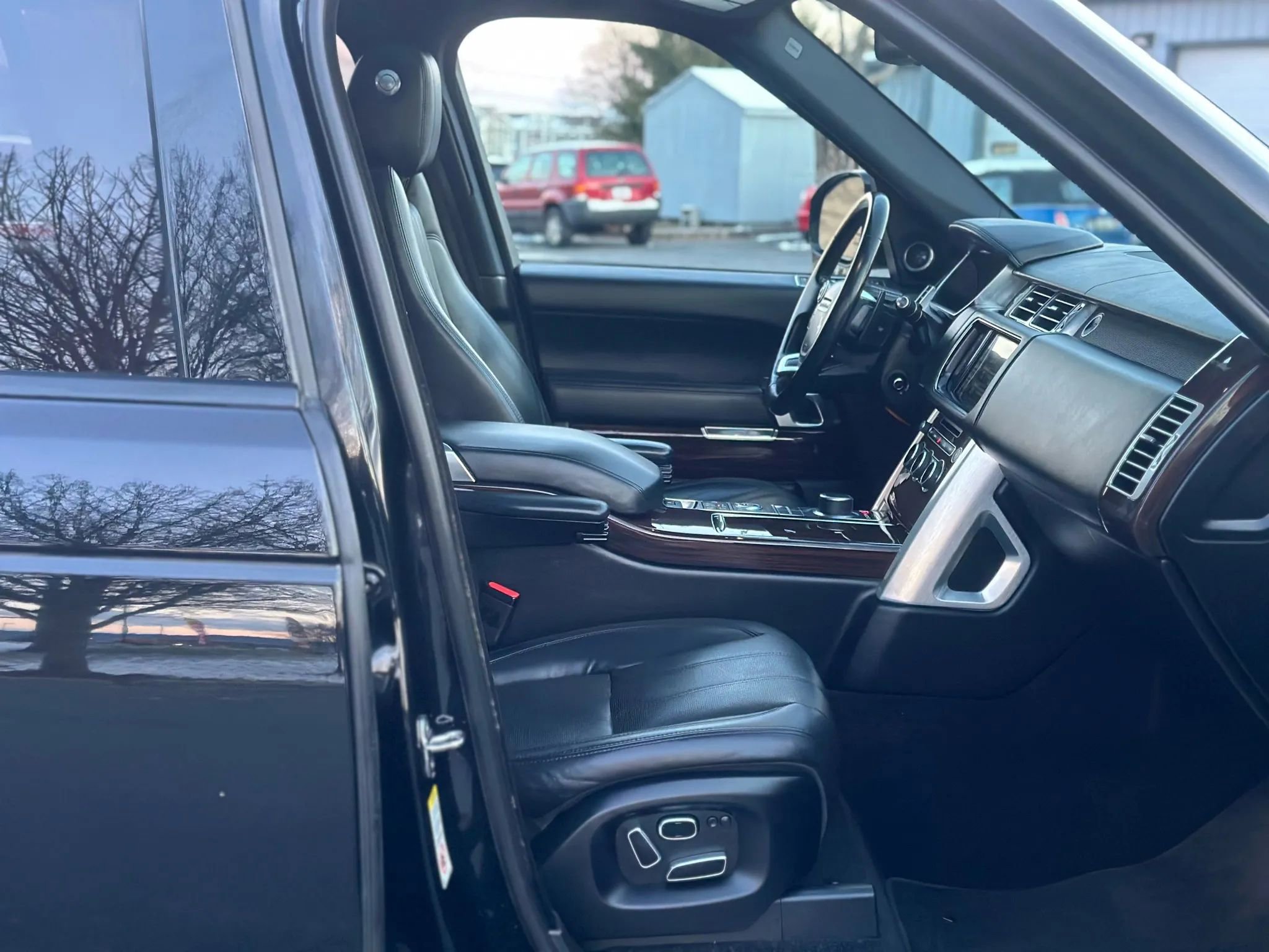 Used 2015 Land Rover Range Rover Supercharged image 34