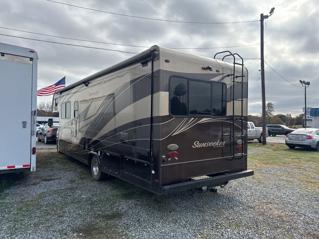 Used 2017 Ford E-450 and Econoline 450 Super Duty w/ Motorhome Prep Package image 5