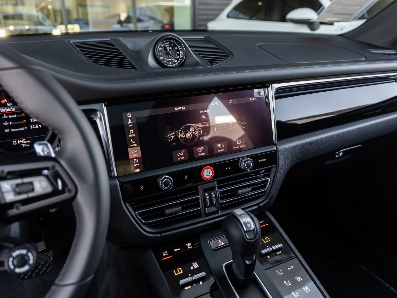 Certified 2026 Porsche Macan AWD/4WD image 28