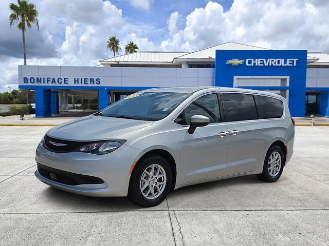 Used 2022 Chrysler Voyager LX FWD image 2