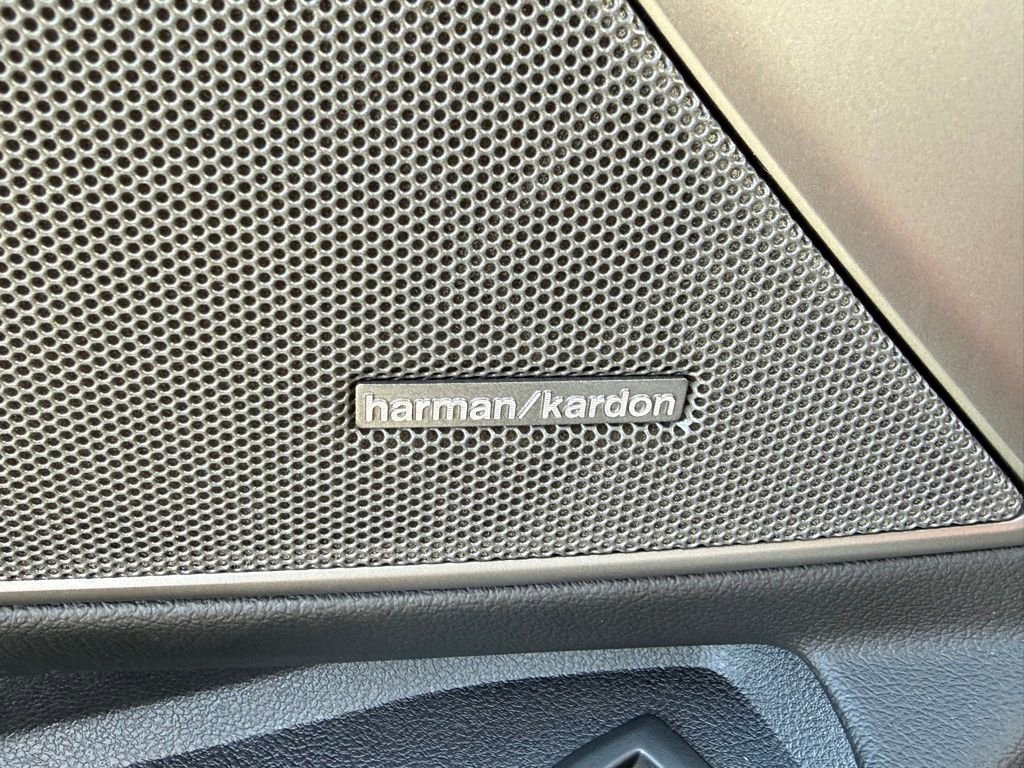 Used 2023 BMW 330i xDrive Sedan w/ M Sport Package image 9