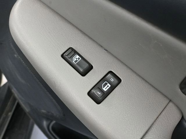 Used 2002 Chevrolet Suburban LS image 38