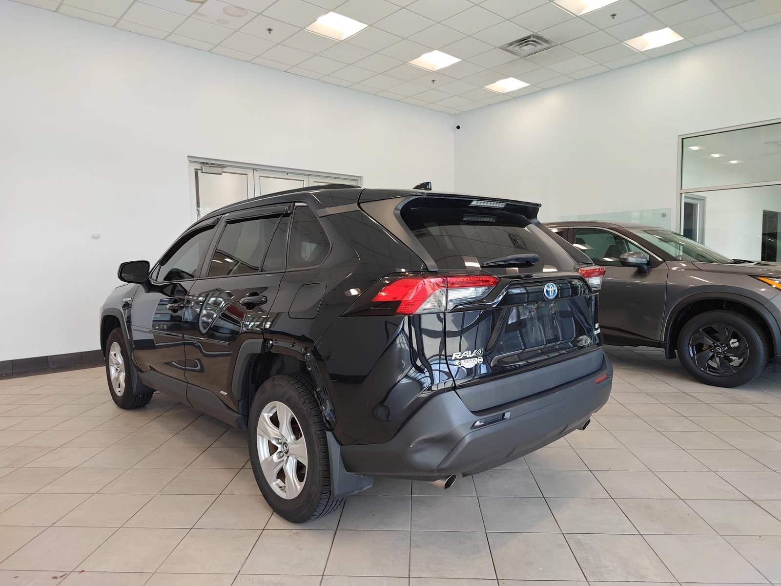 Used 2020 Toyota RAV4 LE w/ All Weather Liner Package AWD/4WD image 5