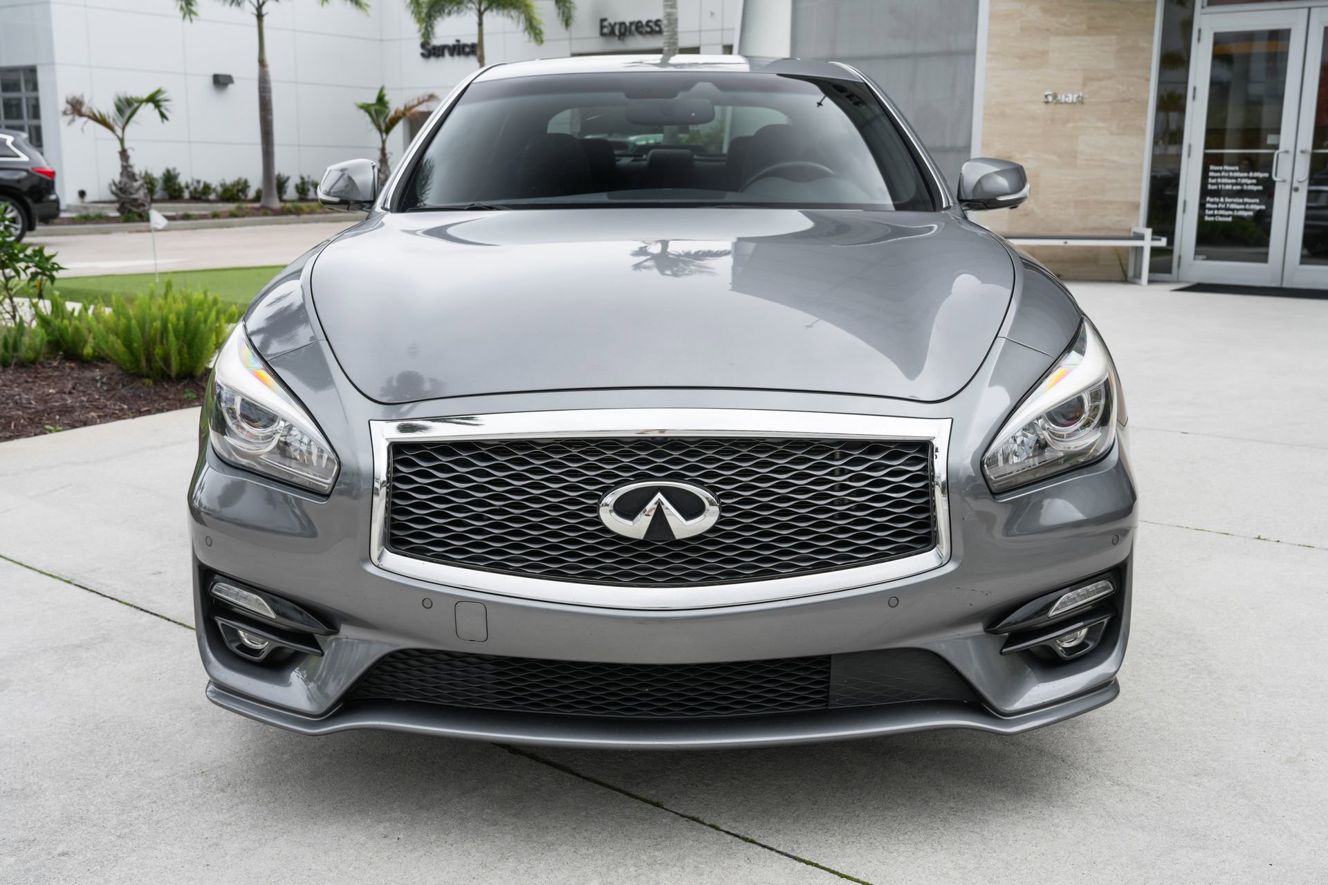 Used 2019 INFINITI Q70 Luxe w/ Sport Package image 5