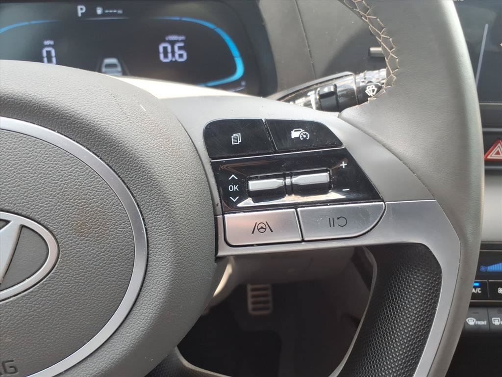 Used 2025 Hyundai Elantra Sport FWD image 21