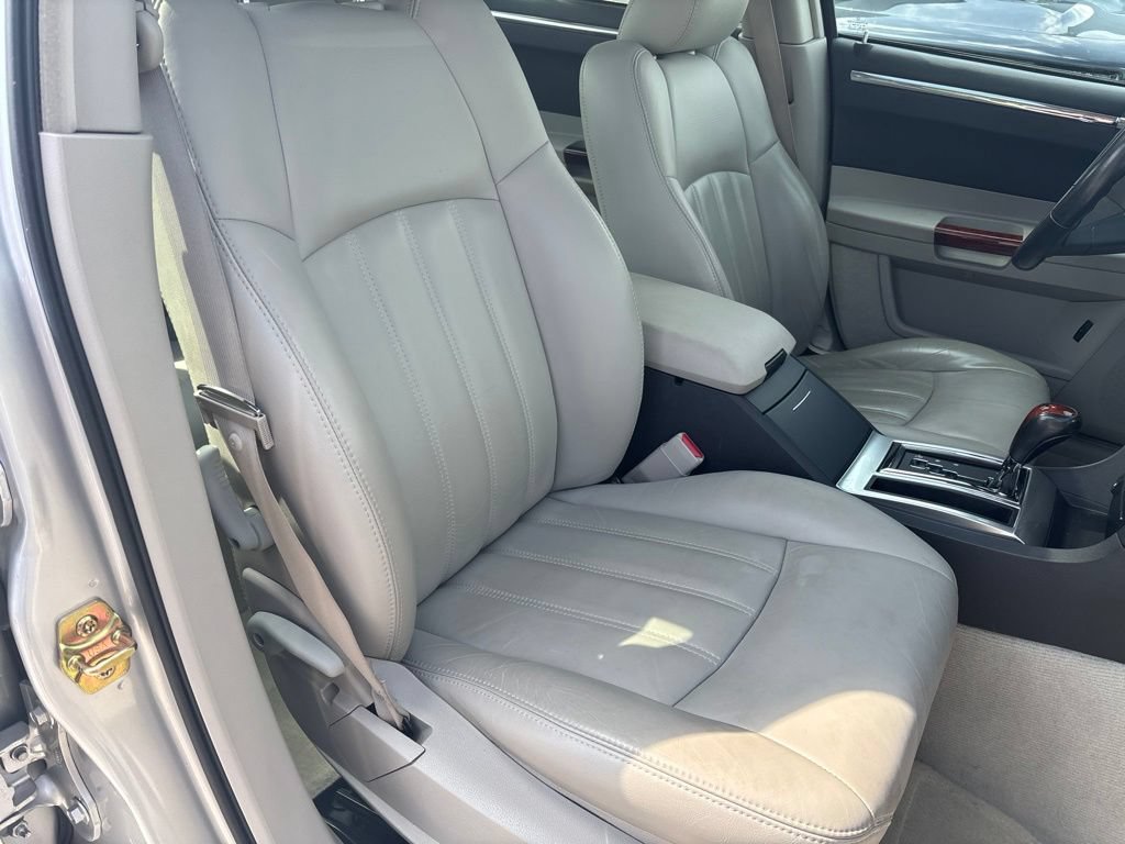 Used 2005 Chrysler 300 C w/ Sound Group II RWD image 49
