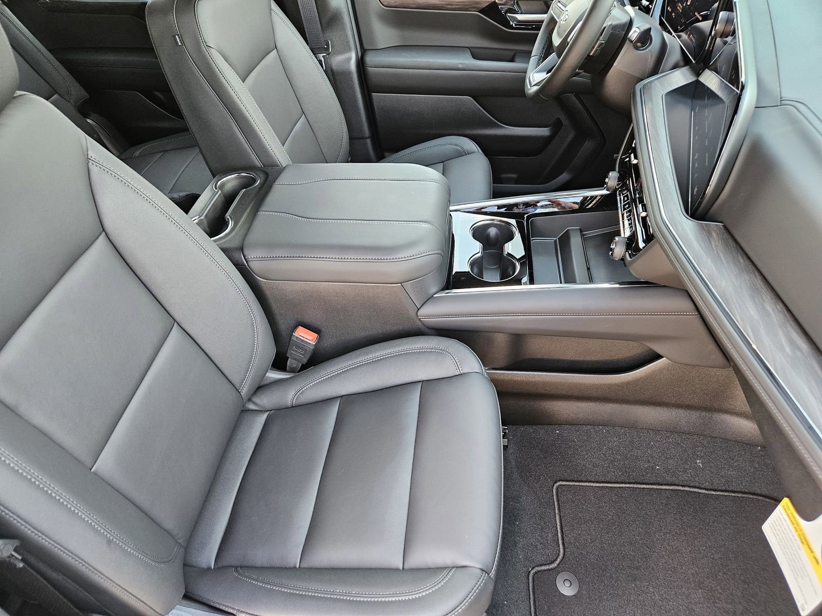 New 2026 Chevrolet Suburban Z71 image 18