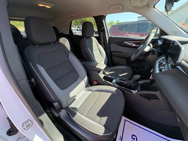 Used 2025 Chevrolet TrailBlazer LT AWD/4WD image 25