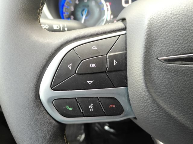 Used 2025 Chrysler Pacifica Select FWD image 43