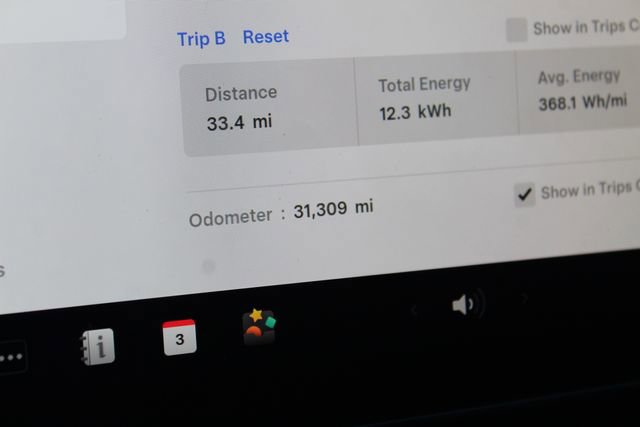 Used 2023 Tesla Model 3 Standard Range image 19