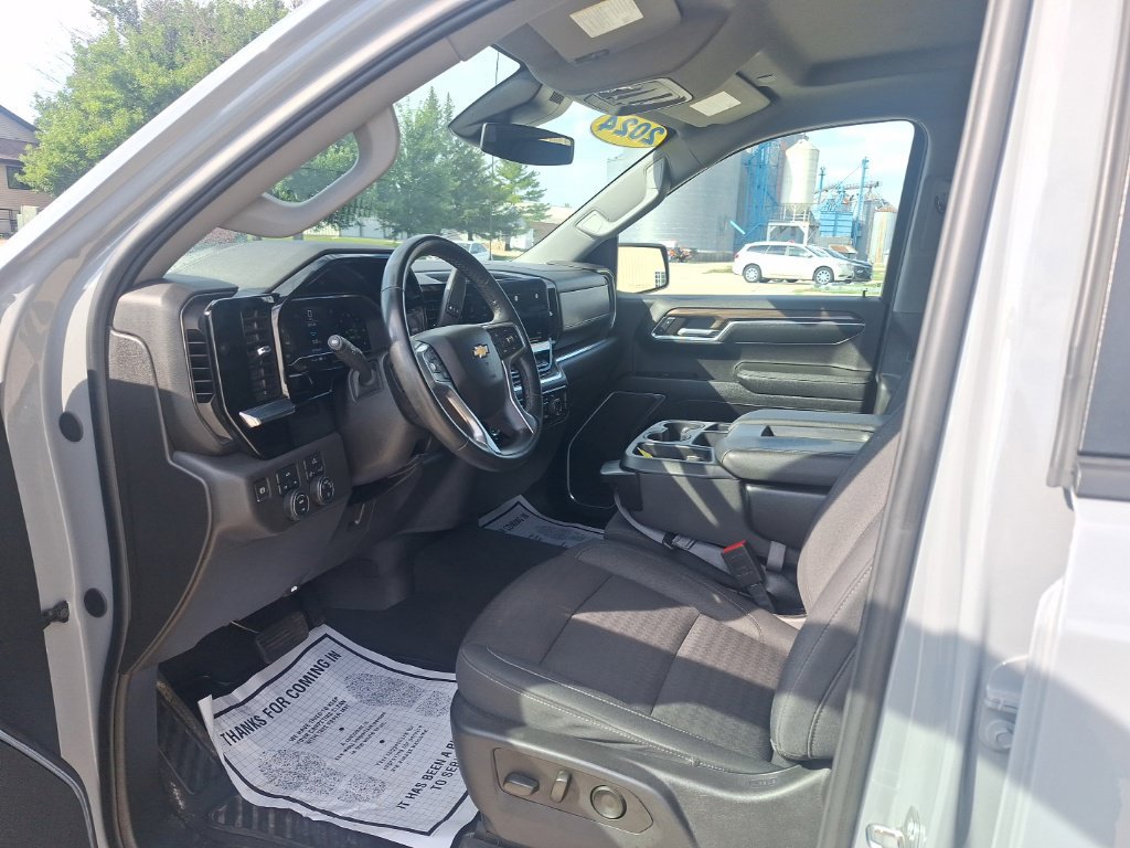 Used 2024 Chevrolet Silverado 1500 LT AWD/4WD image 7