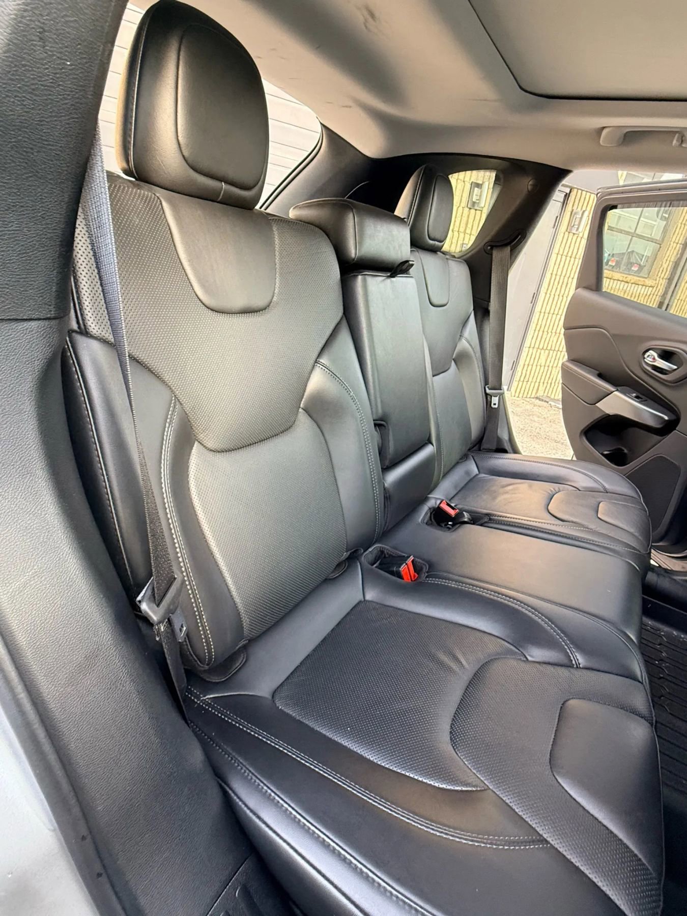Used 2020 Jeep Cherokee Limited AWD/4WD image 35