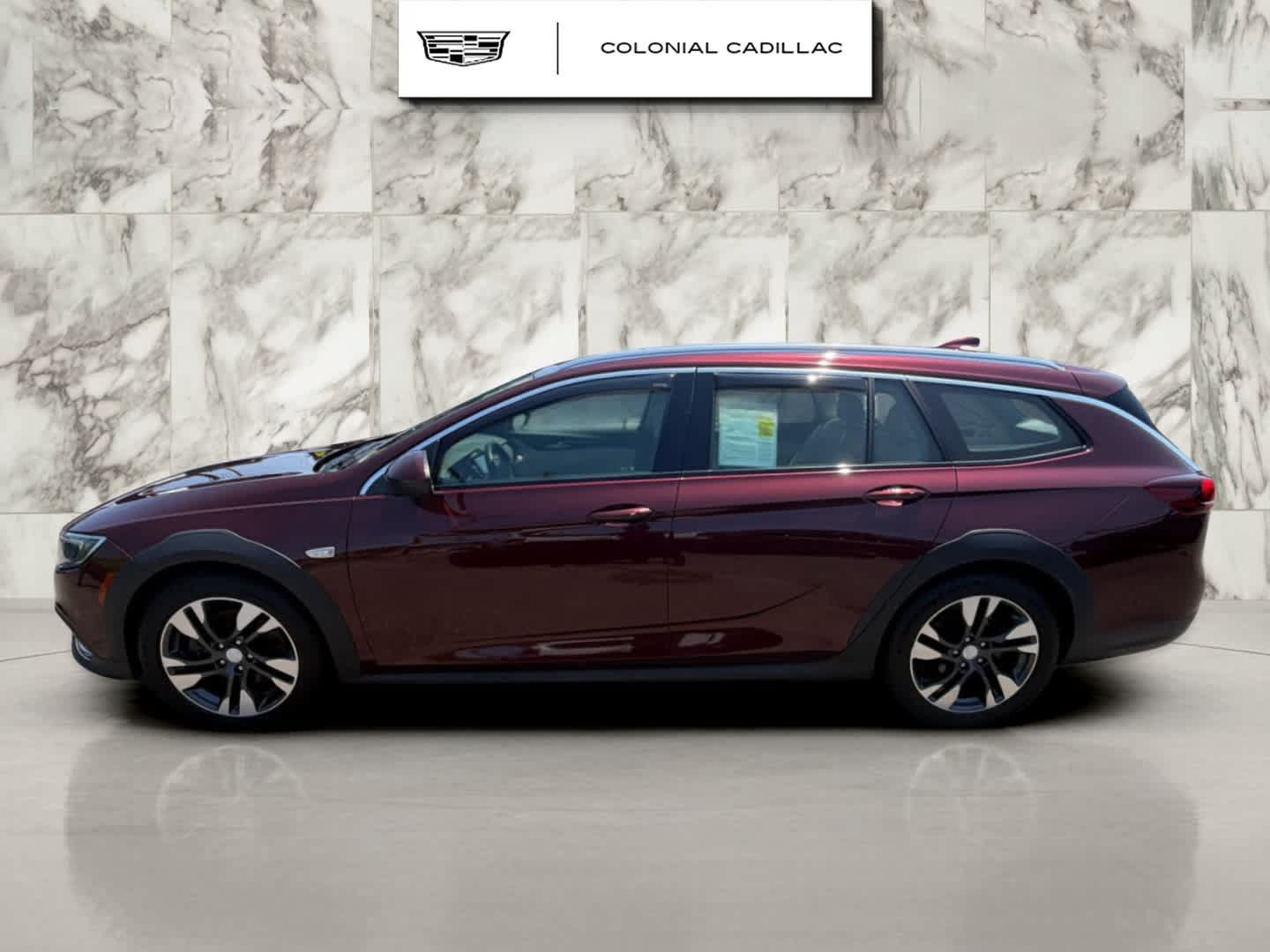 Used 2018 Buick Regal Essence w/ Sights and Sounds Package AWD/4WD image 2