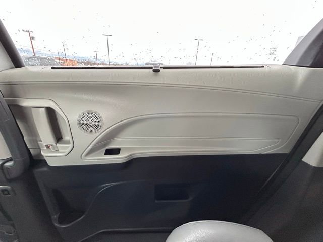 Used 2021 Toyota Sienna XLE image 49