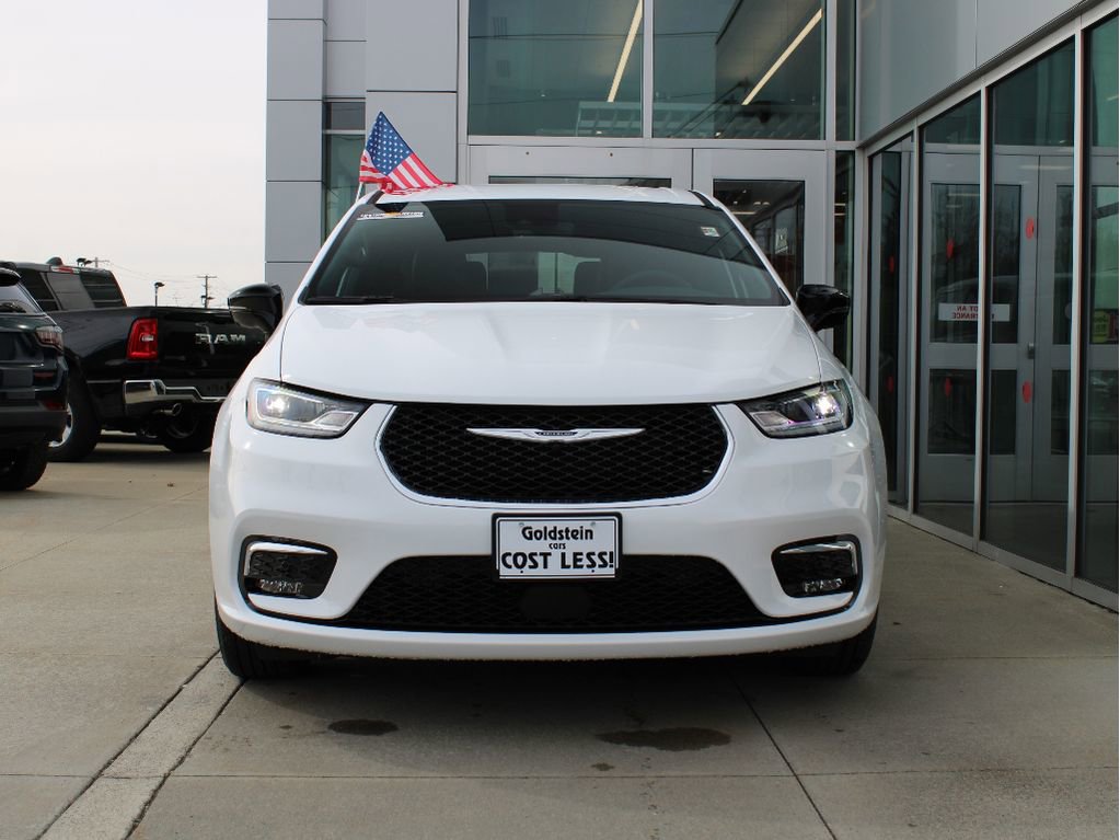 New 2026 Chrysler Pacifica Select image 2