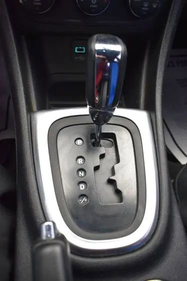 Used 2013 Dodge Avenger SXT image 28