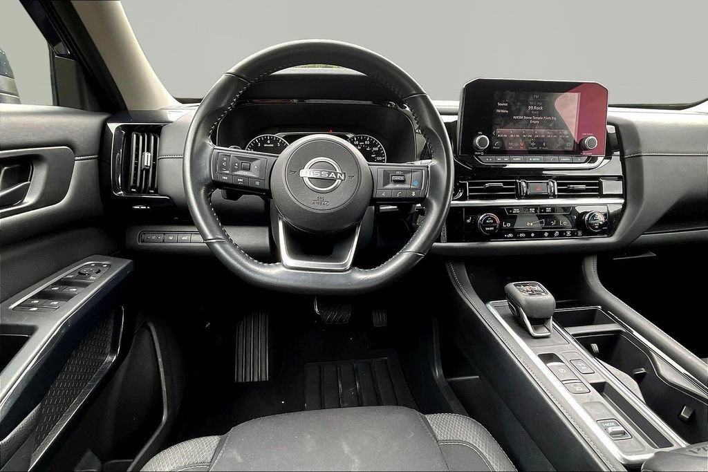Used 2025 Nissan Pathfinder SV FWD image 10