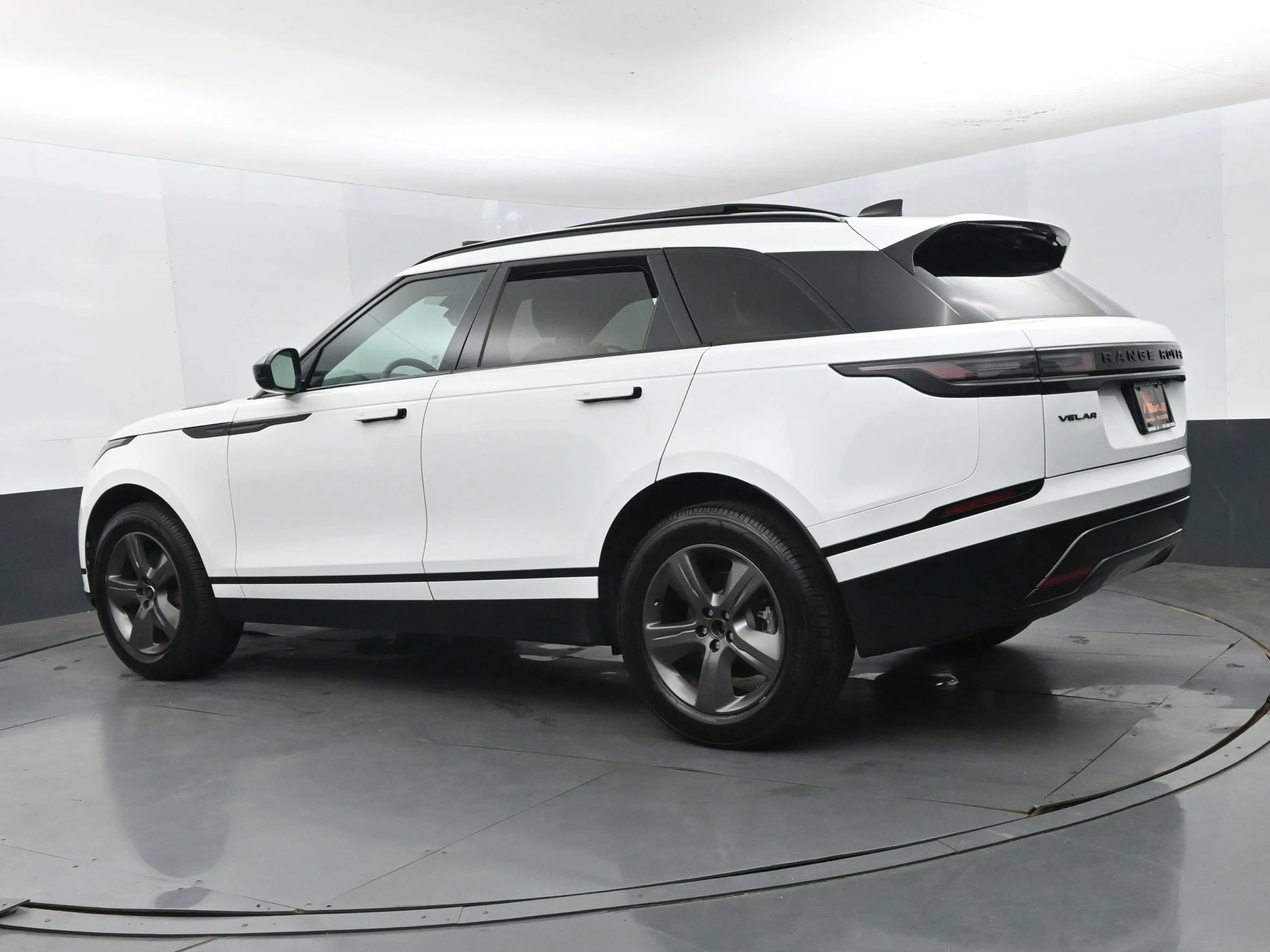Used 2025 Land Rover Range Rover Velar Dynamic SE AWD/4WD image 7