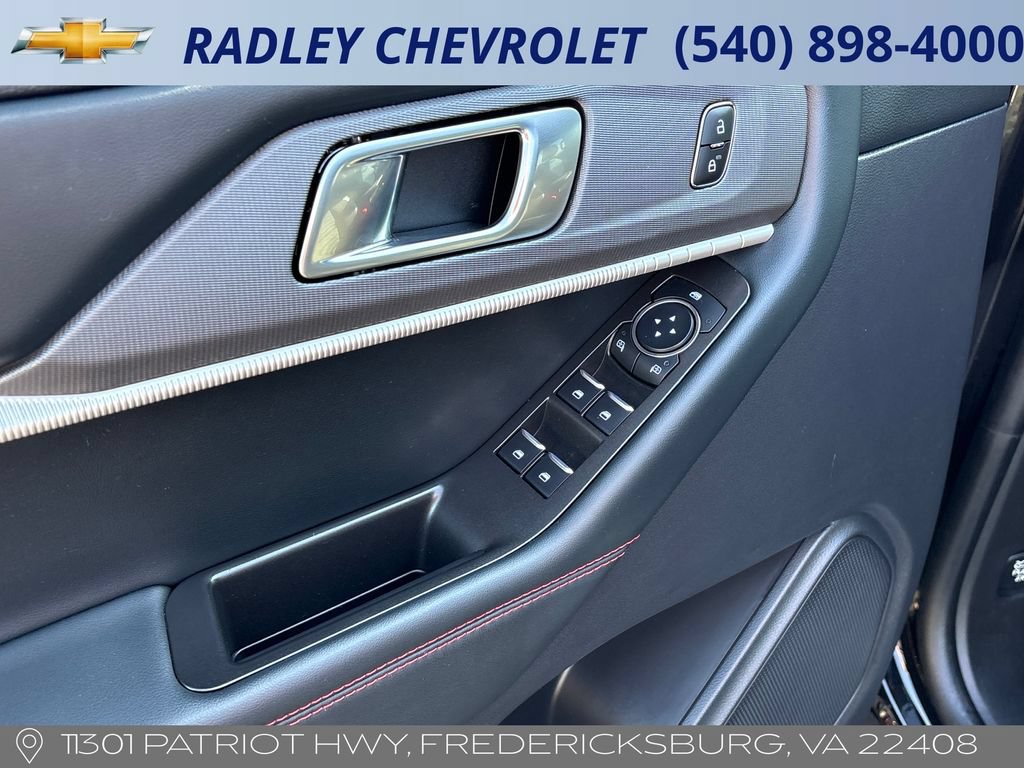 Used 2025 Ford Explorer ST-Line AWD/4WD image 5