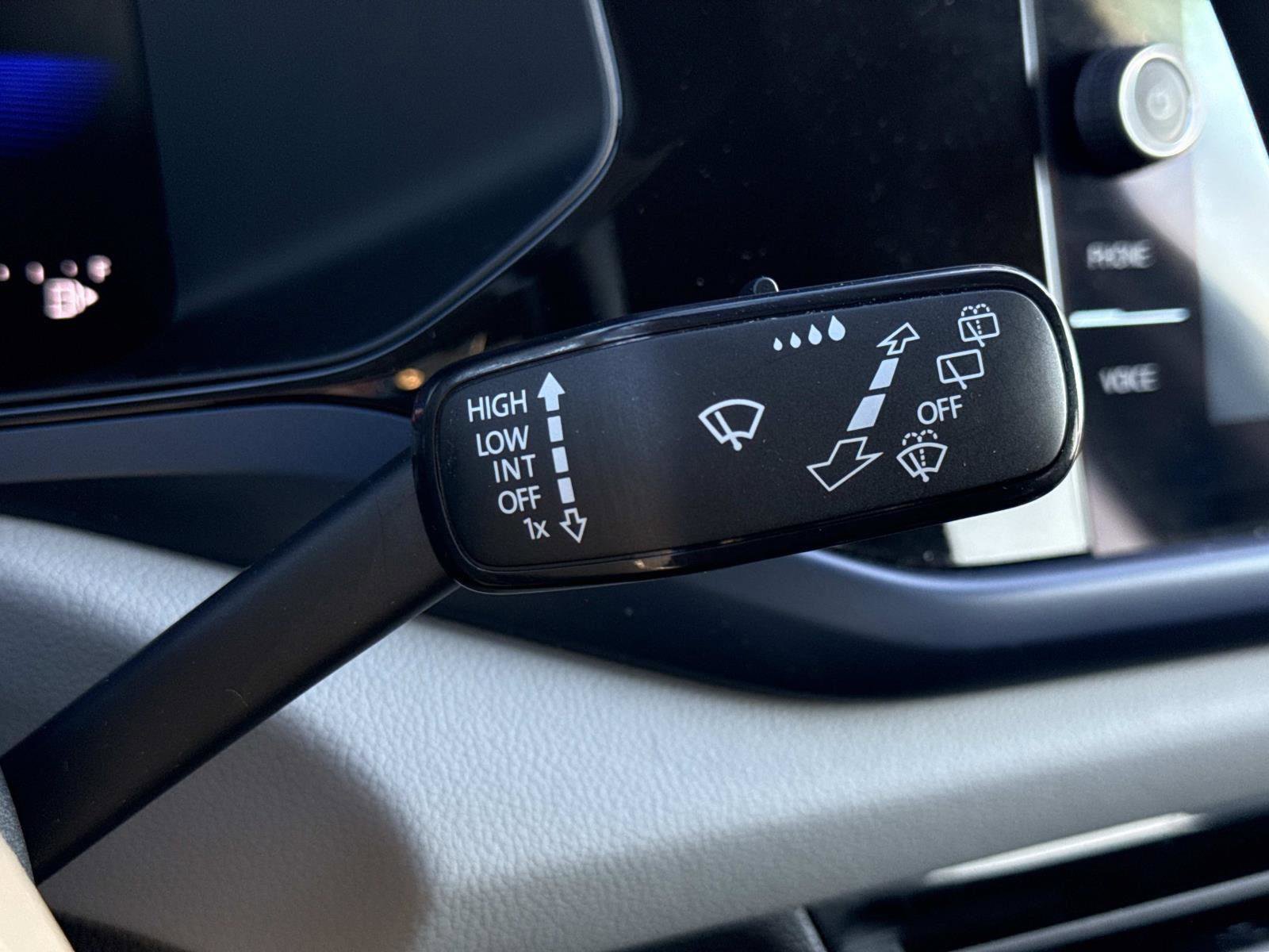 Used 2023 Volkswagen Taos SE image 10