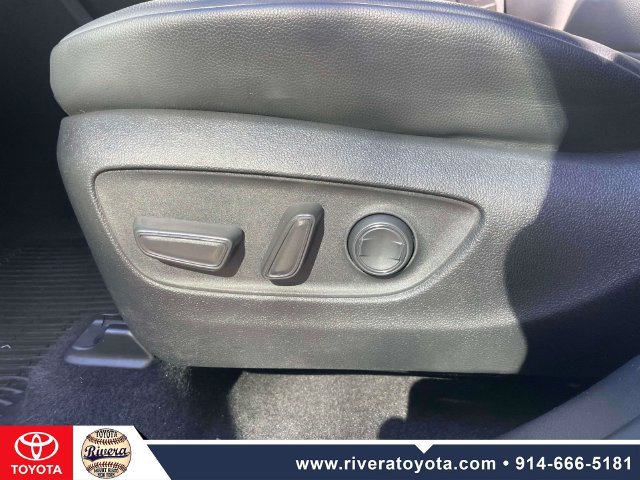Used 2024 Toyota Highlander XLE AWD/4WD image 19