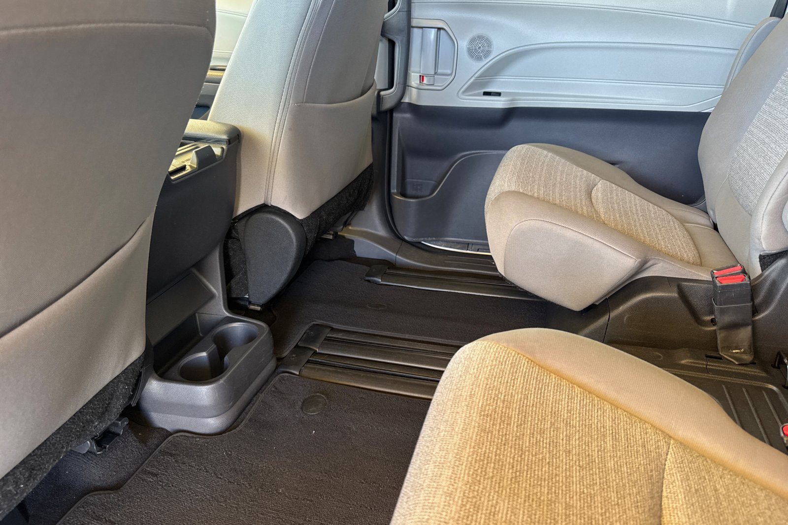 Certified 2024 Toyota Sienna LE AWD/4WD image 15
