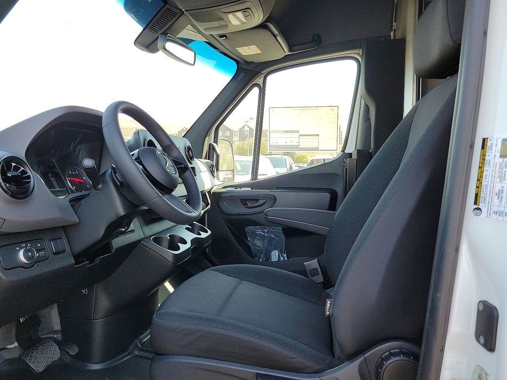 Used 2025 Mercedes-Benz Sprinter 2500 image 16