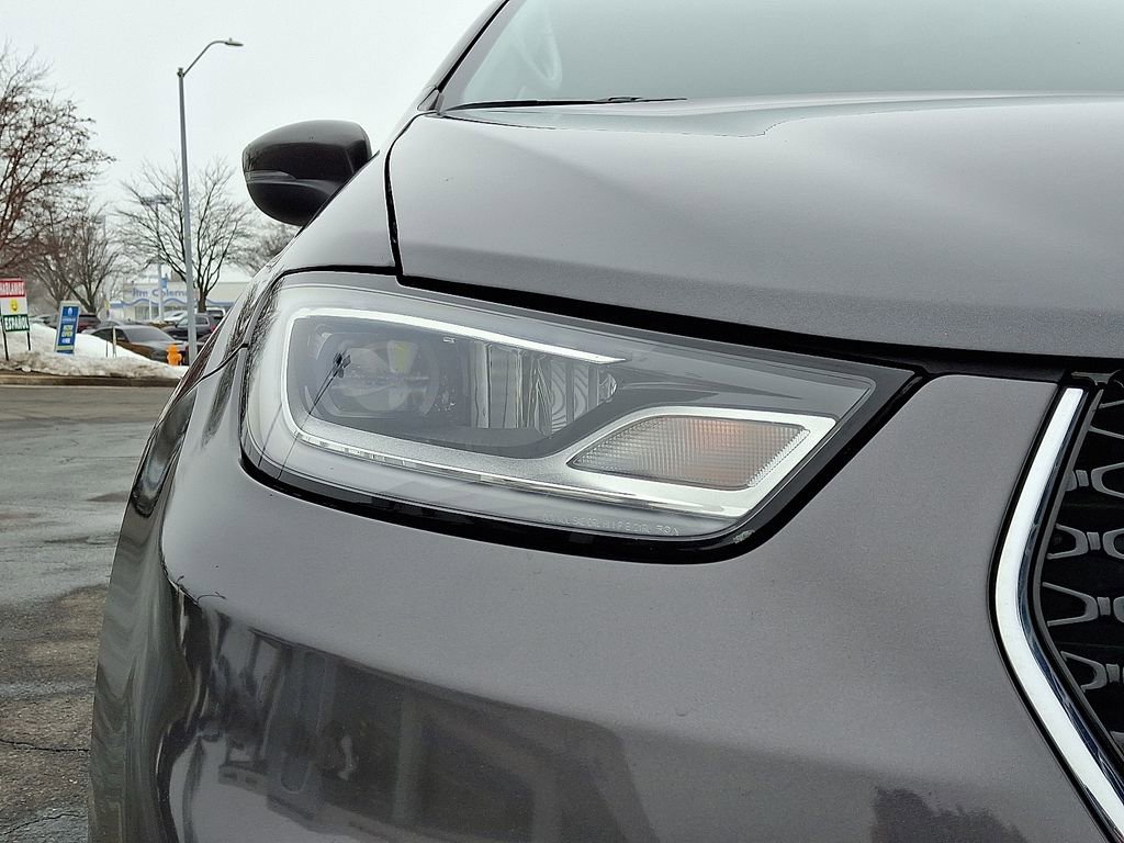 Used 2023 Chrysler Pacifica Touring-L image 9