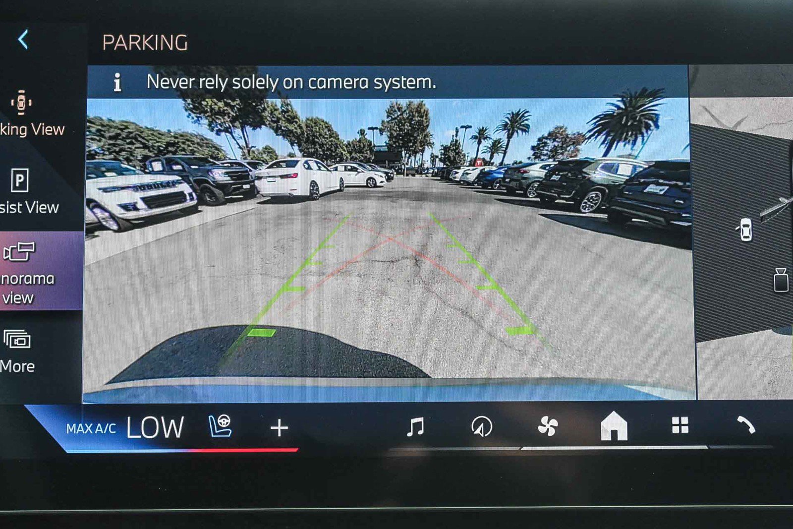 Certified 2025 BMW i7 eDrive50 w/ Premium Package image 24