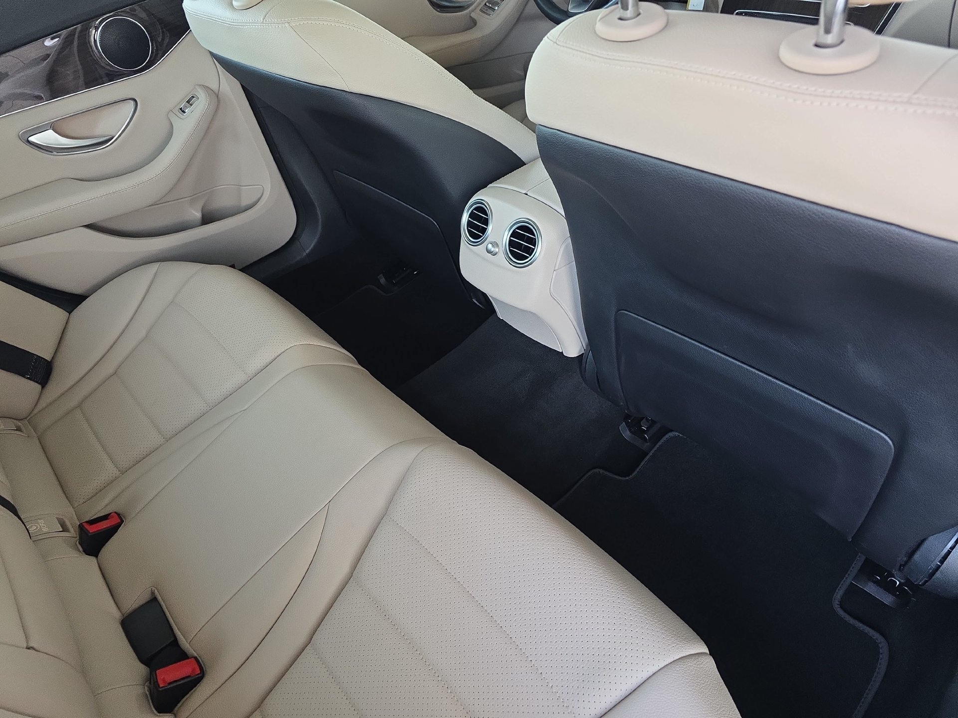 Certified 2017 Mercedes-Benz C 300 4MATIC Sedan image 11