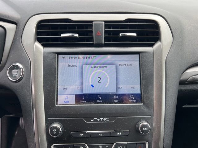 Used 2020 Ford Fusion SE FWD image 21