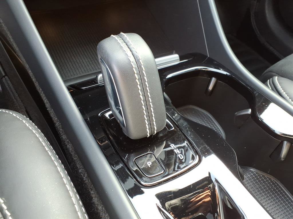 Used 2021 Volvo XC40 T5 R-Design w/ Climate Package image 27