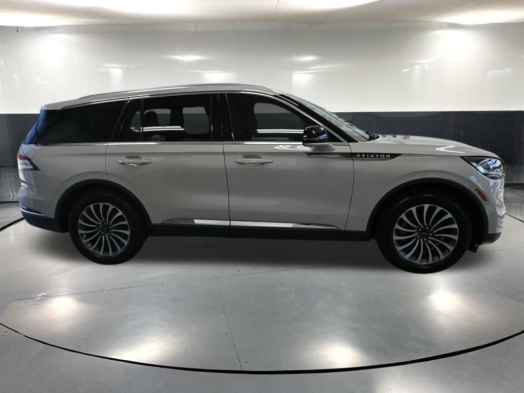 Used 2023 Lincoln Aviator Reserve AWD/4WD image 4