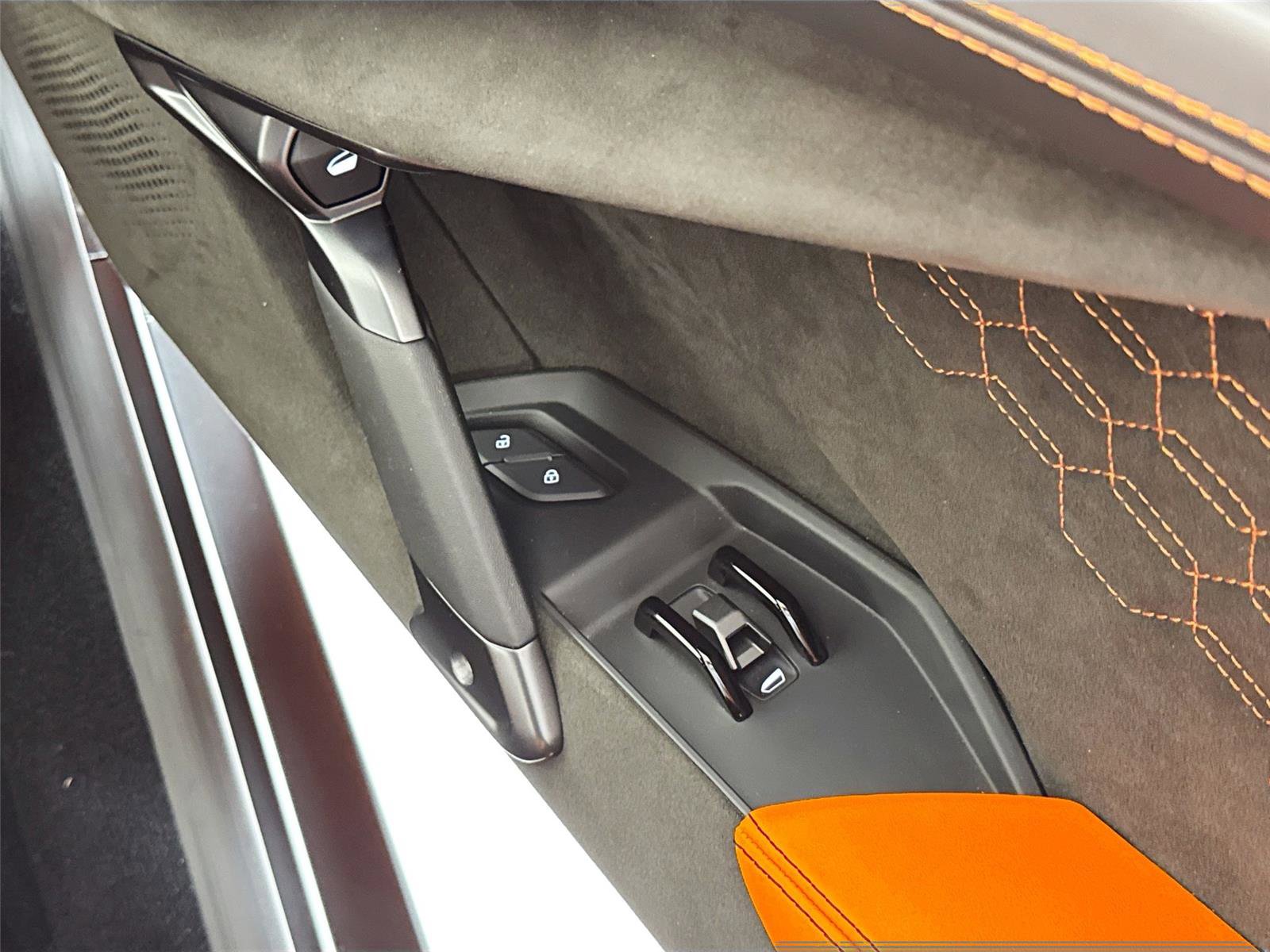 Used 2024 Lamborghini Revuelto image 32