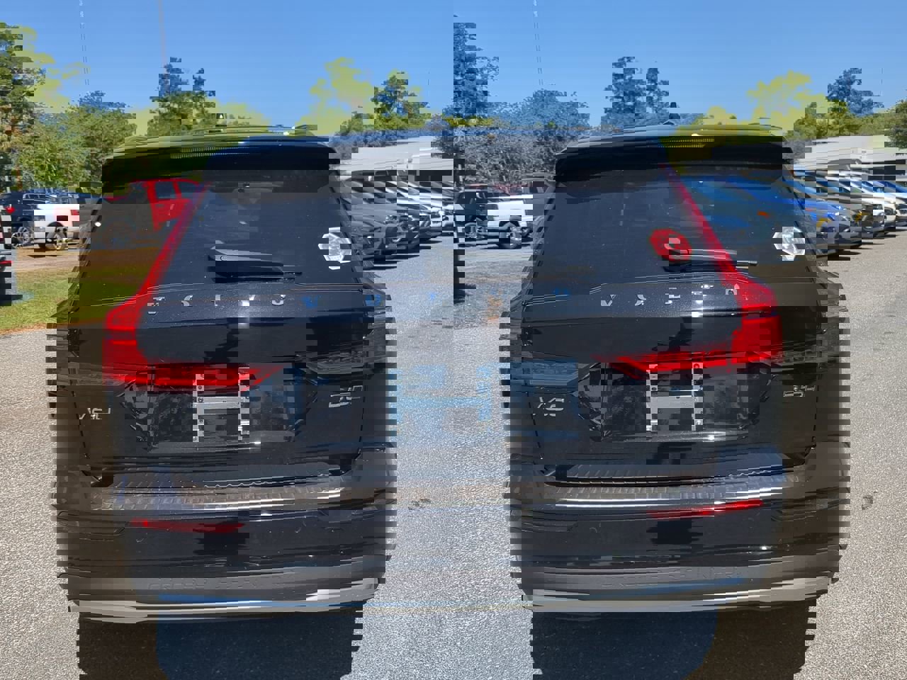 New 2025 Volvo V60 B5 Cross Country Ultra w/ Protection Package Premier image 5