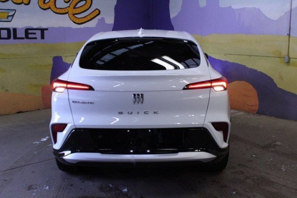 Used 2025 Buick Envista Sport Touring image 3