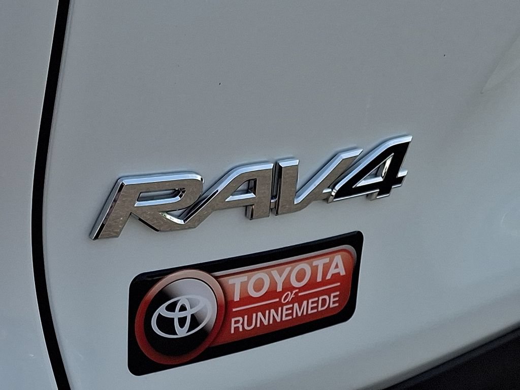 Certified 2025 Toyota RAV4 XLE Premium AWD/4WD image 32