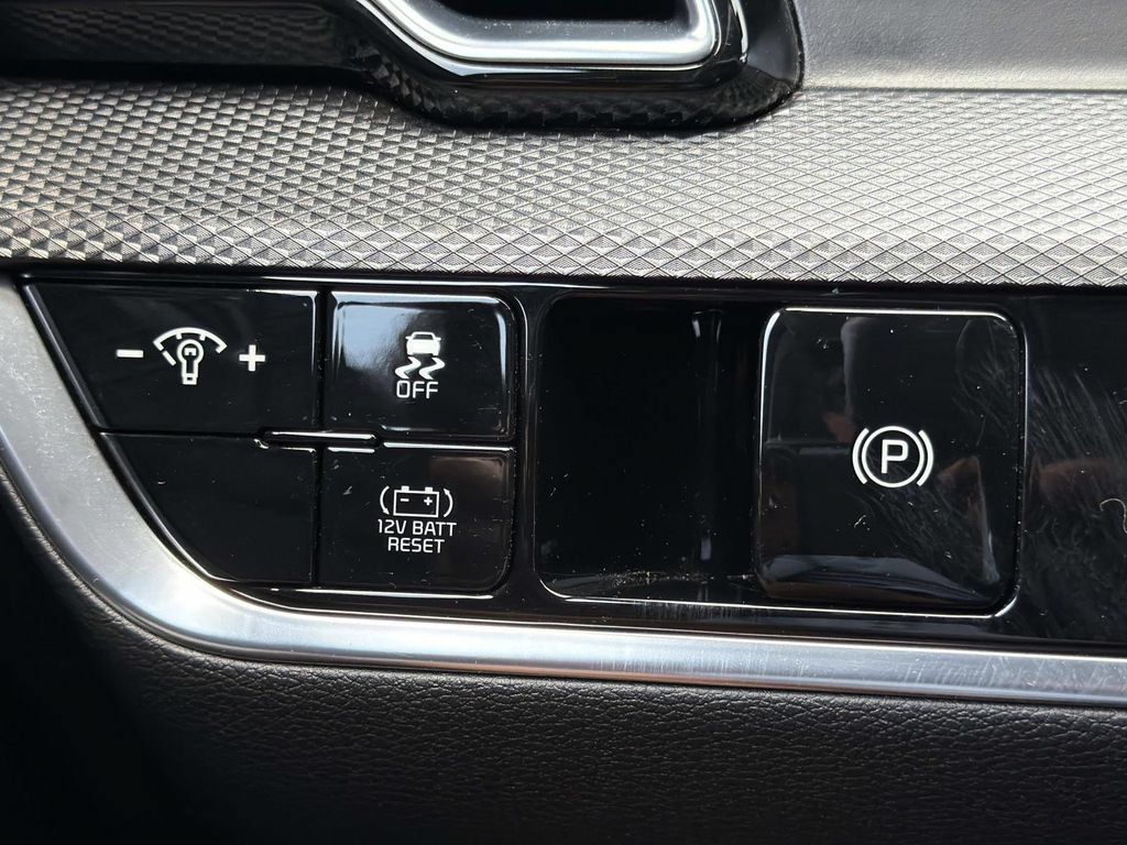 Used 2025 Kia Sportage LX FWD image 18