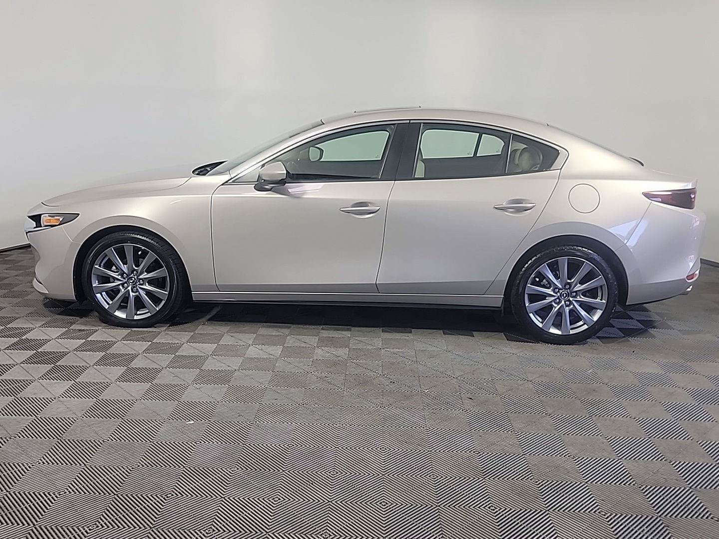 Used 2023 MAZDA MAZDA3 s FWD image 10