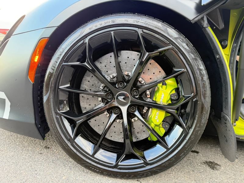 Used 2023 McLaren Artura RWD image 30
