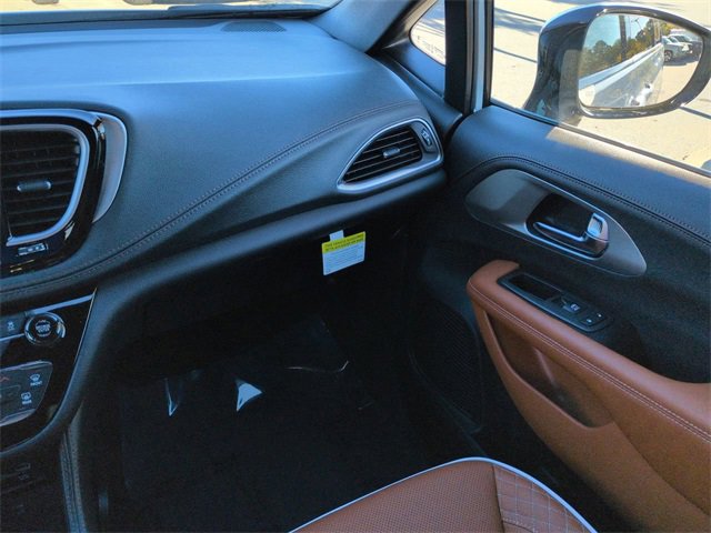 New 2026 Chrysler Pacifica Pinnacle image 16