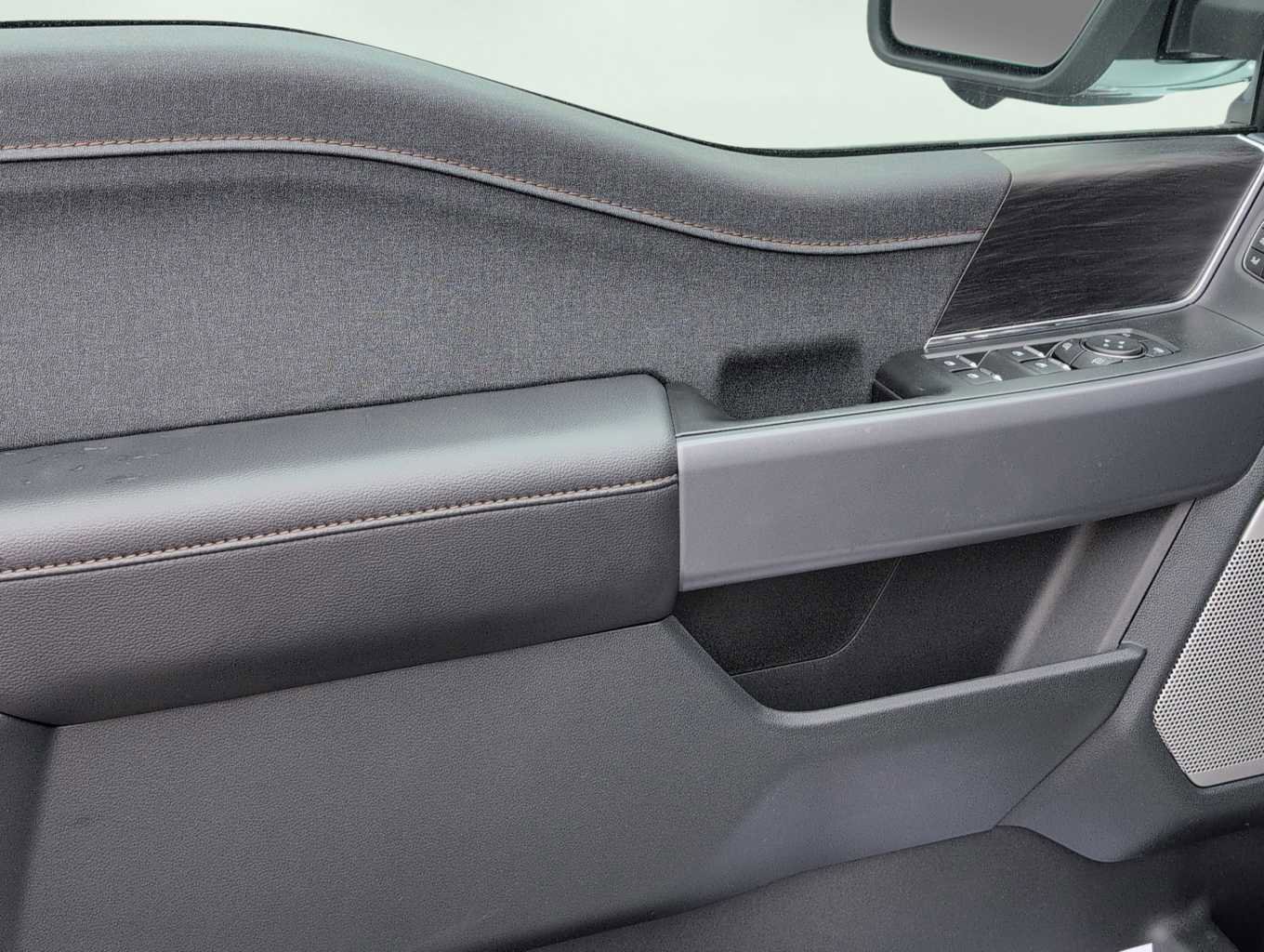 New 2025 Ford F150 Lariat w/ Equipment Group 502A High image 5