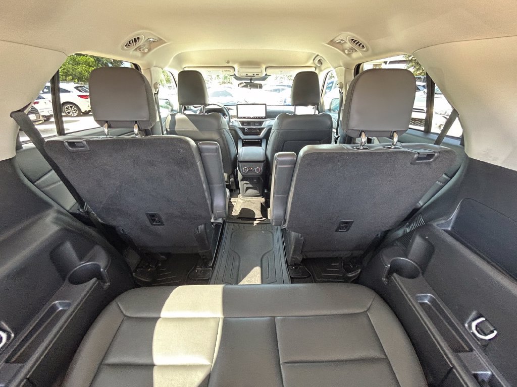 Used 2025 Ford Explorer Active w/ Active Comfort Package RWD image 15