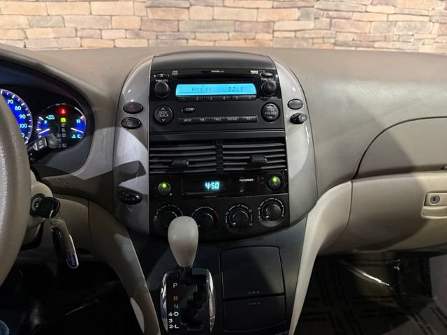 Used 2010 Toyota Sienna LE FWD image 18