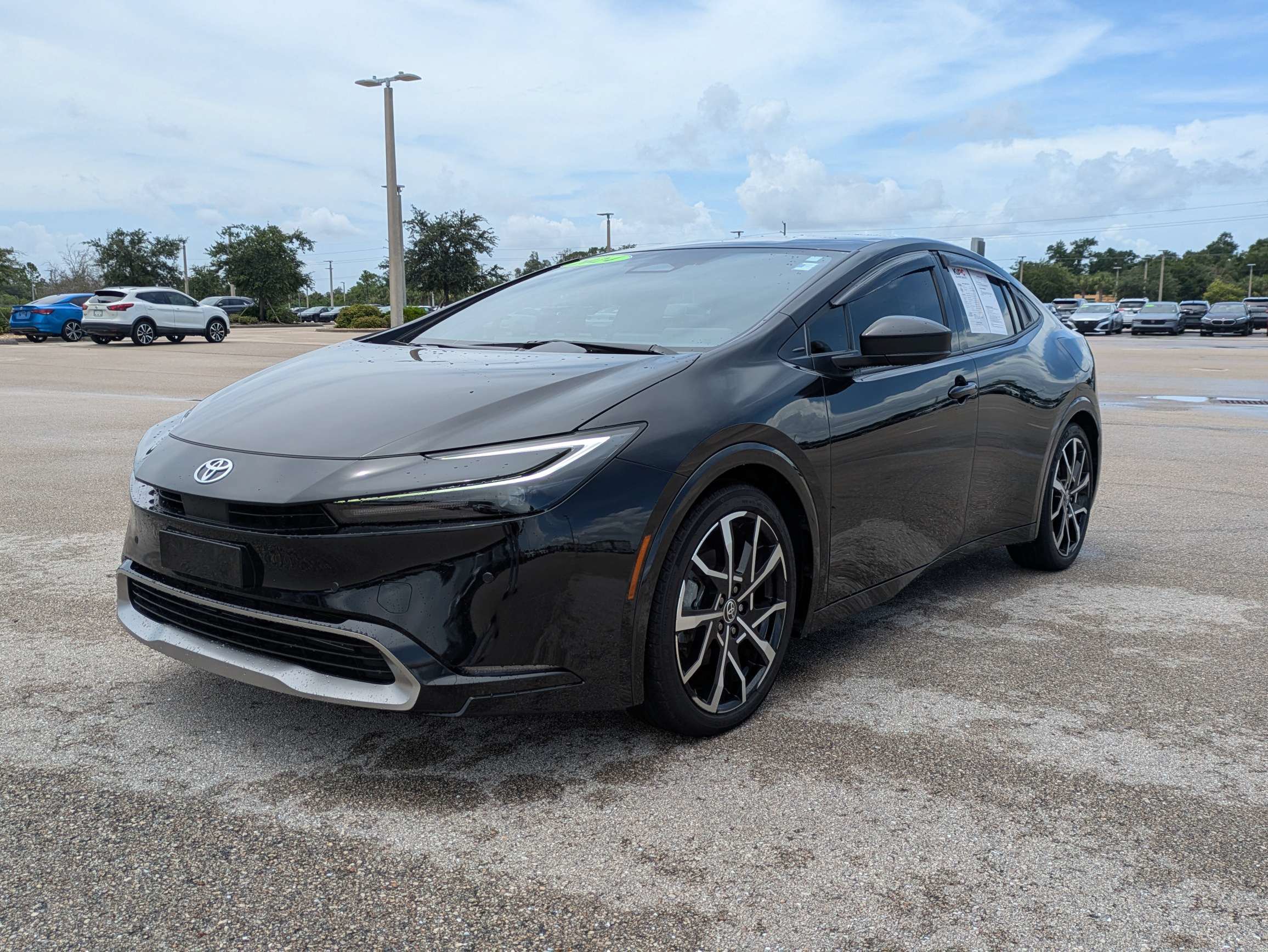 Used 2024 Toyota Prius Prime FWD image 9
