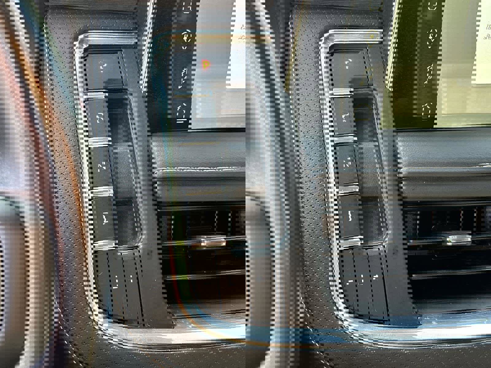 Used 2022 GMC Yukon XL SLT w/ SLT Luxury Package image 18